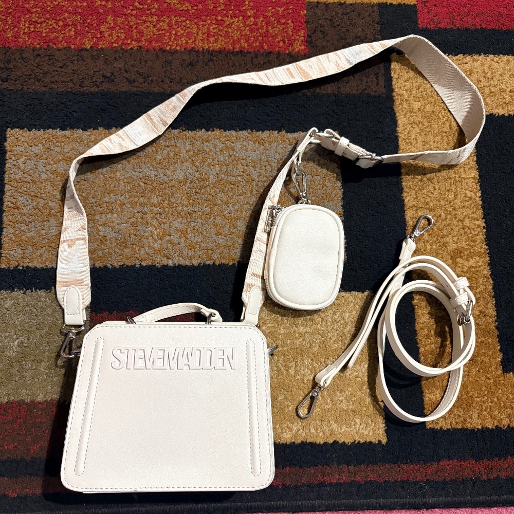 Steve Madden Bevelyn Crossbody Bag – White / Cream